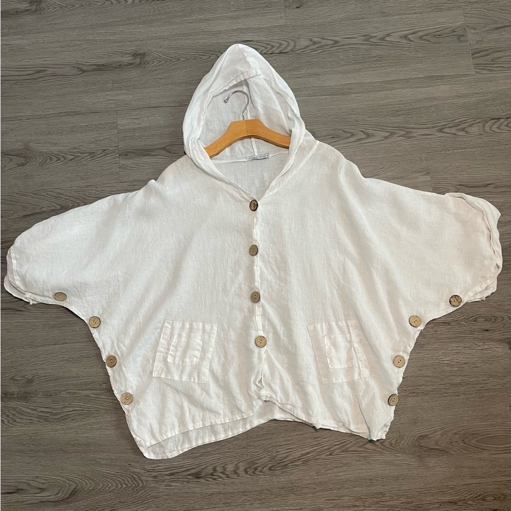 Tempo Paris White Button-Up Top